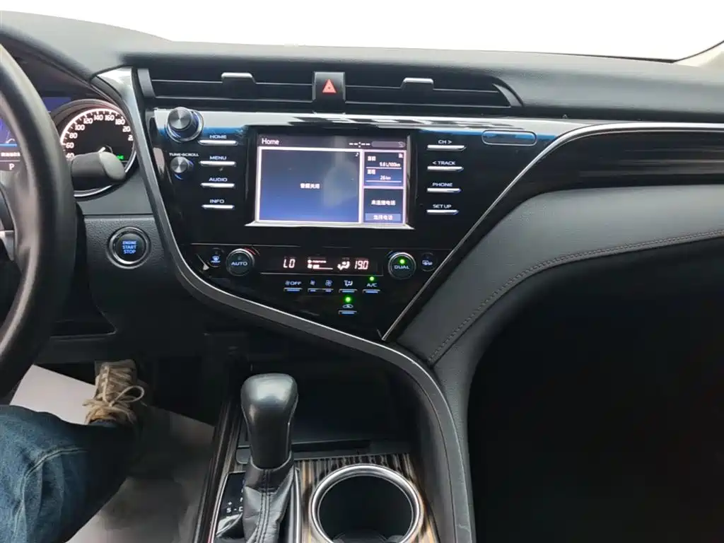 Toyota Camry 2018 2.0G Luxury Edition фото 13