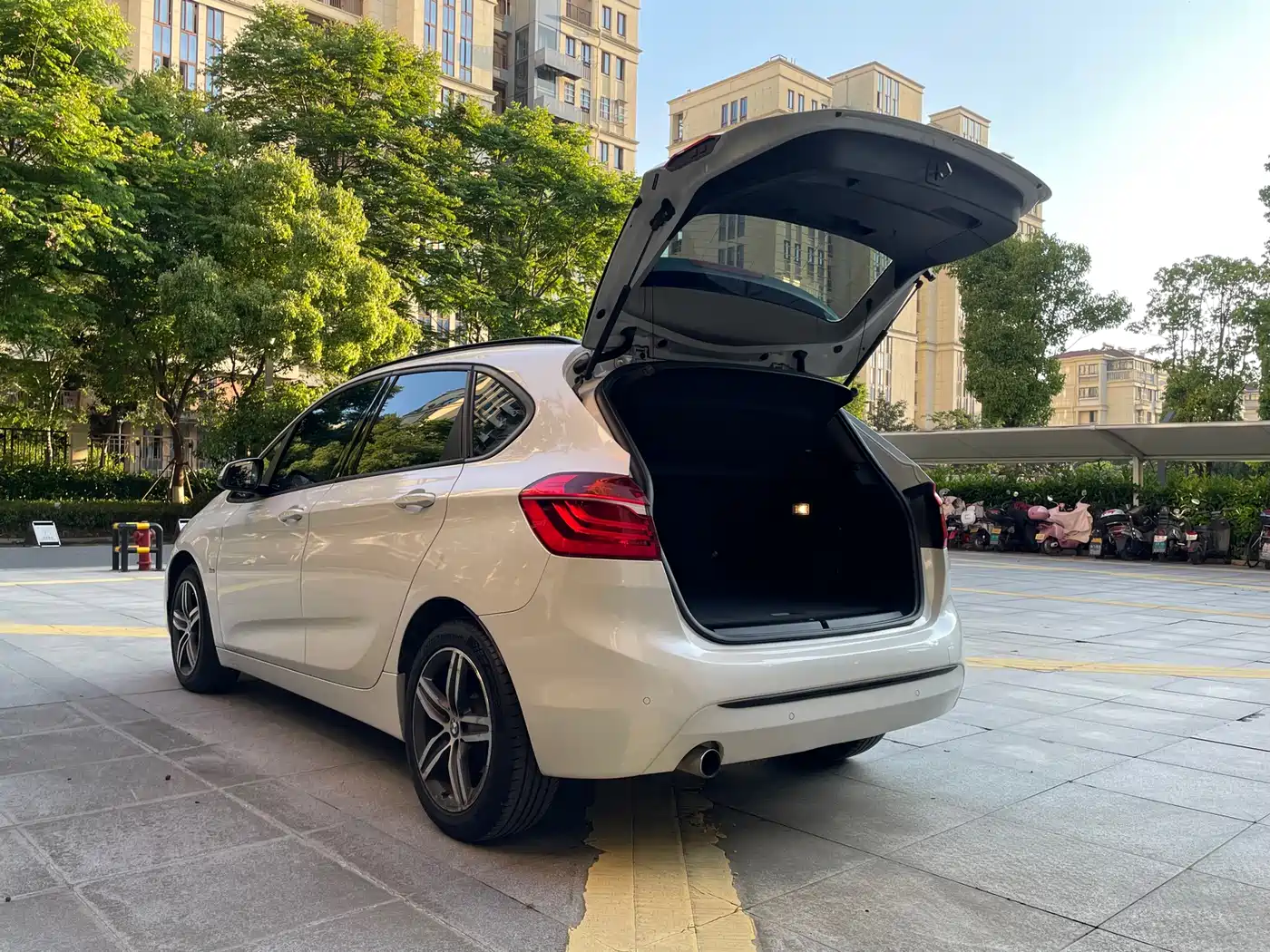 BMW 2 Series Touring 2016 218i Fashion Model фото 9