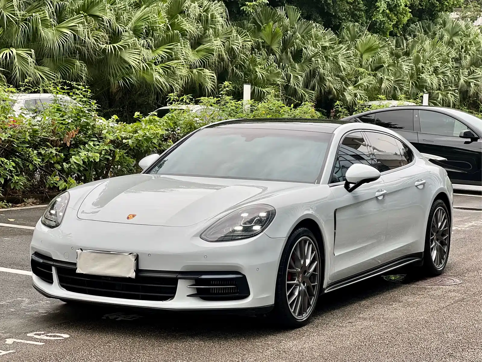 Фото 1 - Porsche Panamera