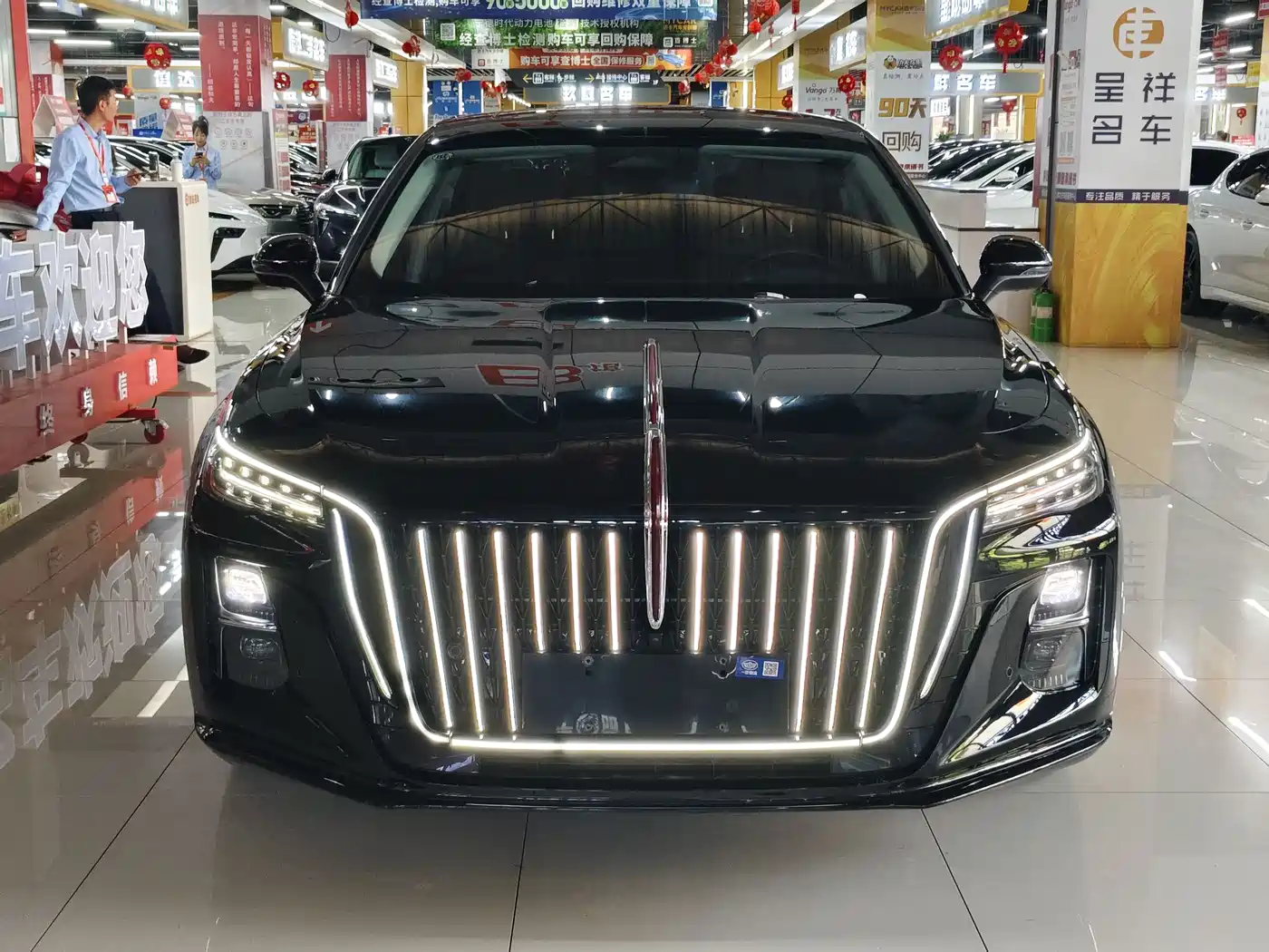 Hongqi H5 2025 2.0T Automatic Flag Celebration 500,000 Units Anniversary Edition фото 2