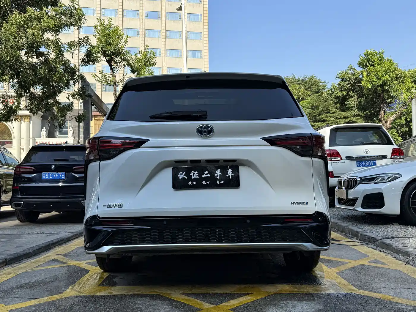 Toyota Granvia 2024 2.5L Hybrid Premium PLUS фото 4