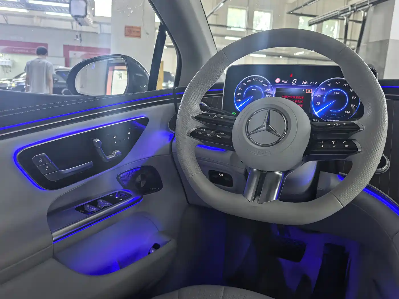 Mercedes-Benz EQE 2025 Model 500 4MATIC Luxury Edition фото 20
