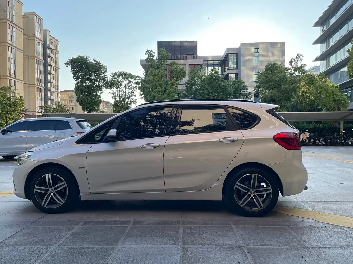 BMW 2 Series Touring 2016 218i Fashion Model фото 5