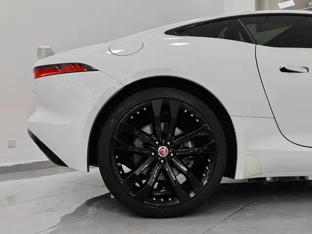 Фото 10 - Jaguar F-TYPE