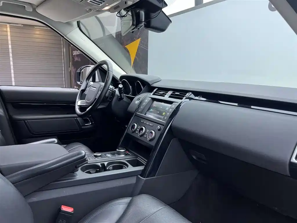Land Rover Discovery 2017 3.0 SC V6 SE фото 22