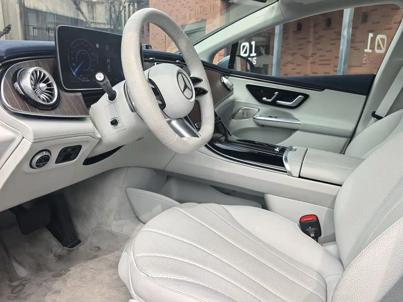 Mercedes-Benz EQE 2025 Model 500 4MATIC Luxury Edition фото 8