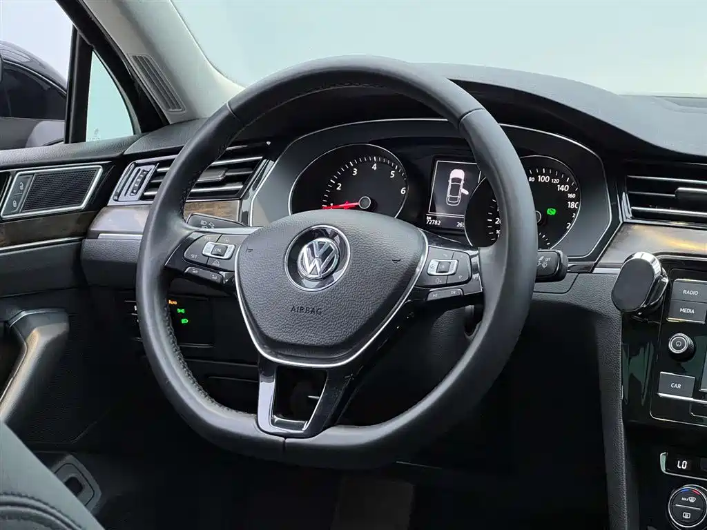 Volkswagen Magotan 2018 Facelift 330TSI DSG Luxury фото 31