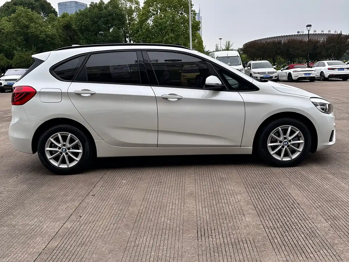BMW 2 Series Touring 2016 2016 218i Fashion Model