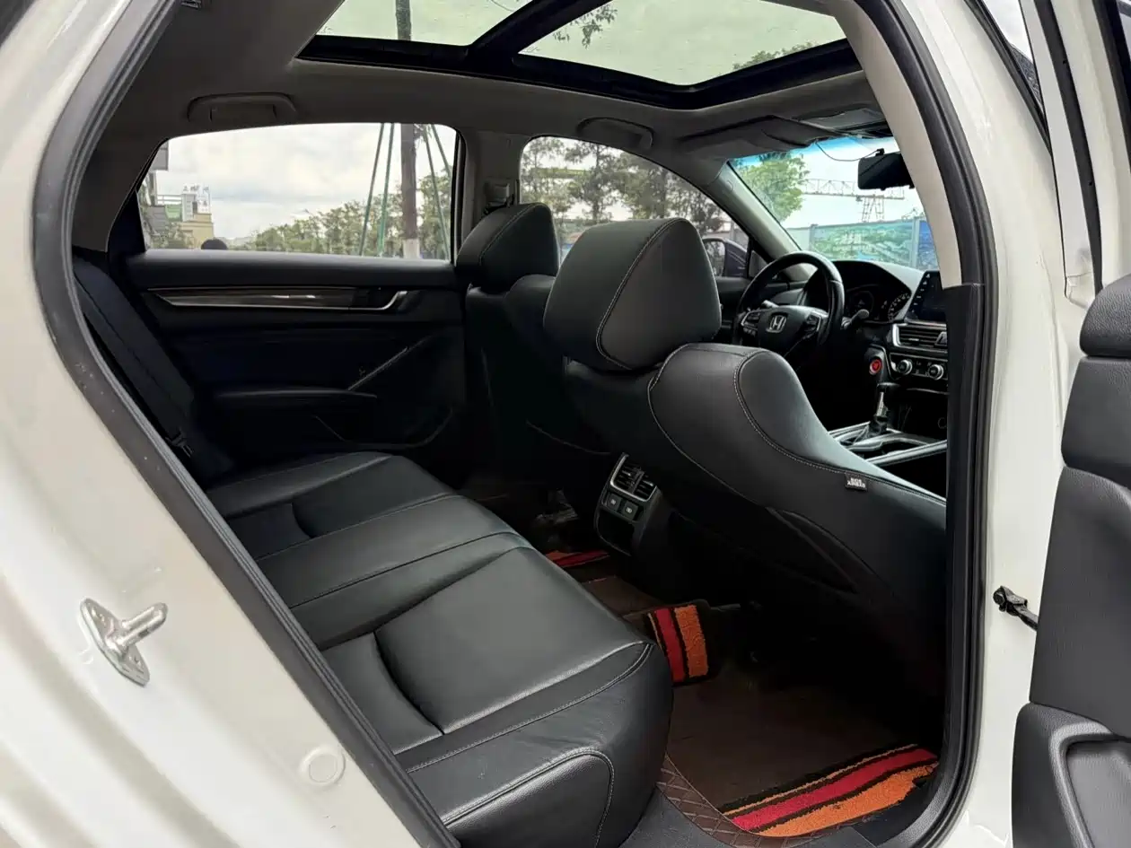 Фото 9 - Honda Accord