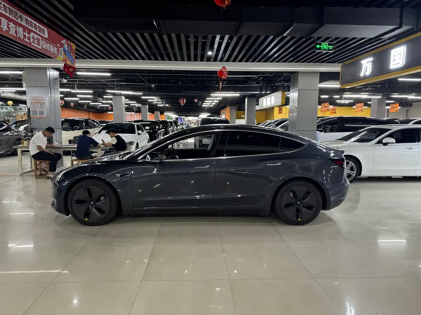 TESLA MODEL 3