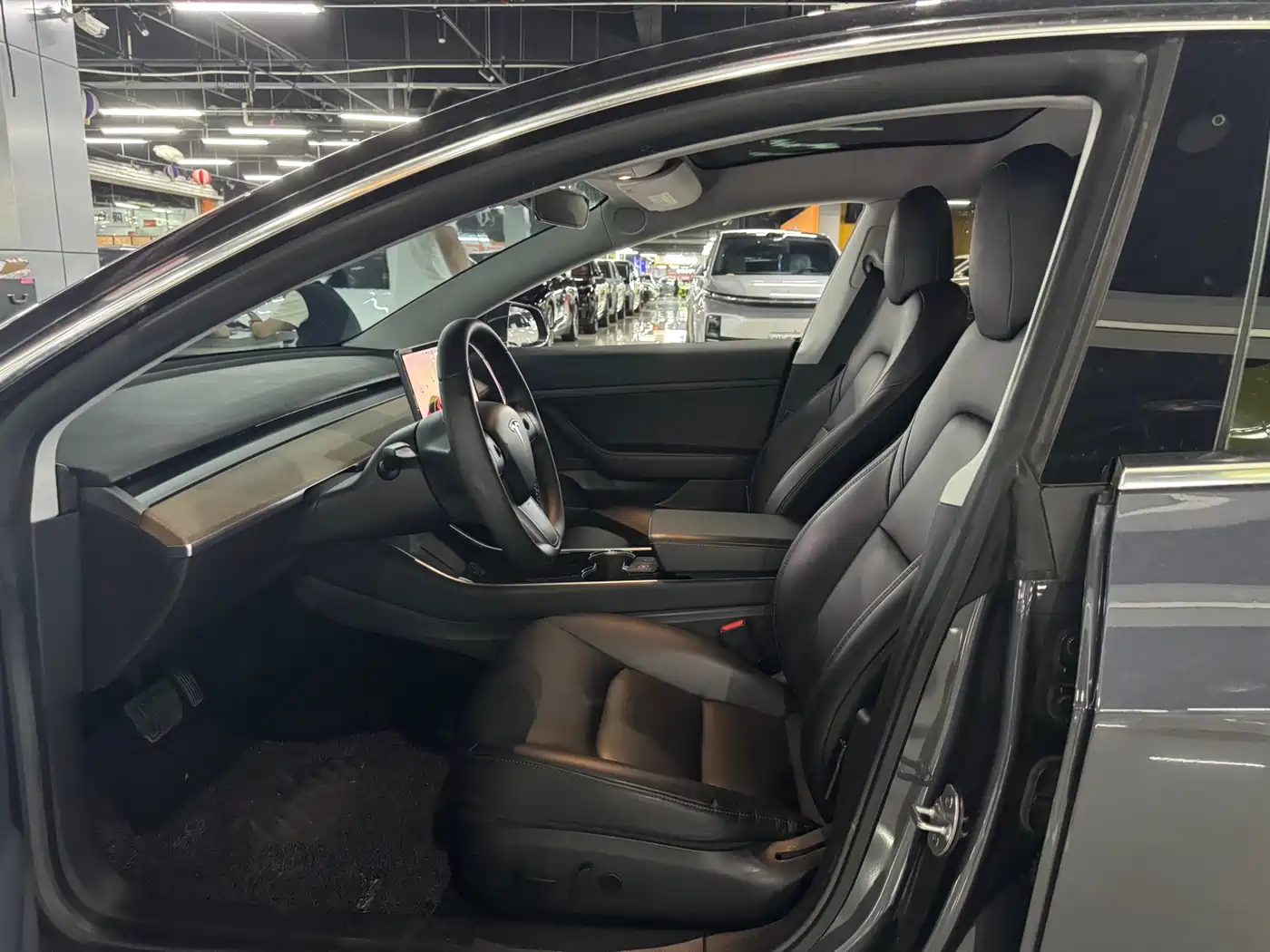 TESLA MODEL 3