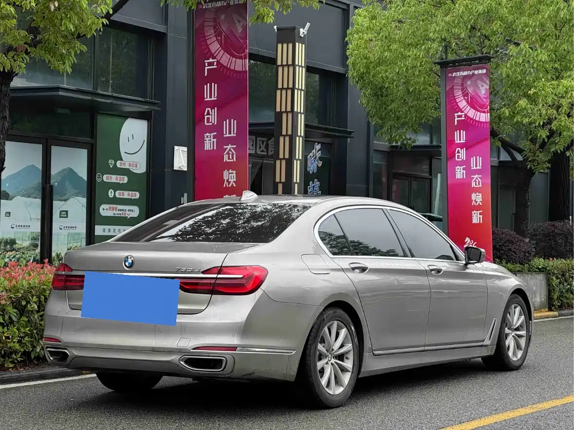 BMW 7 Series 2017 730Li Luxury Edition фото 7