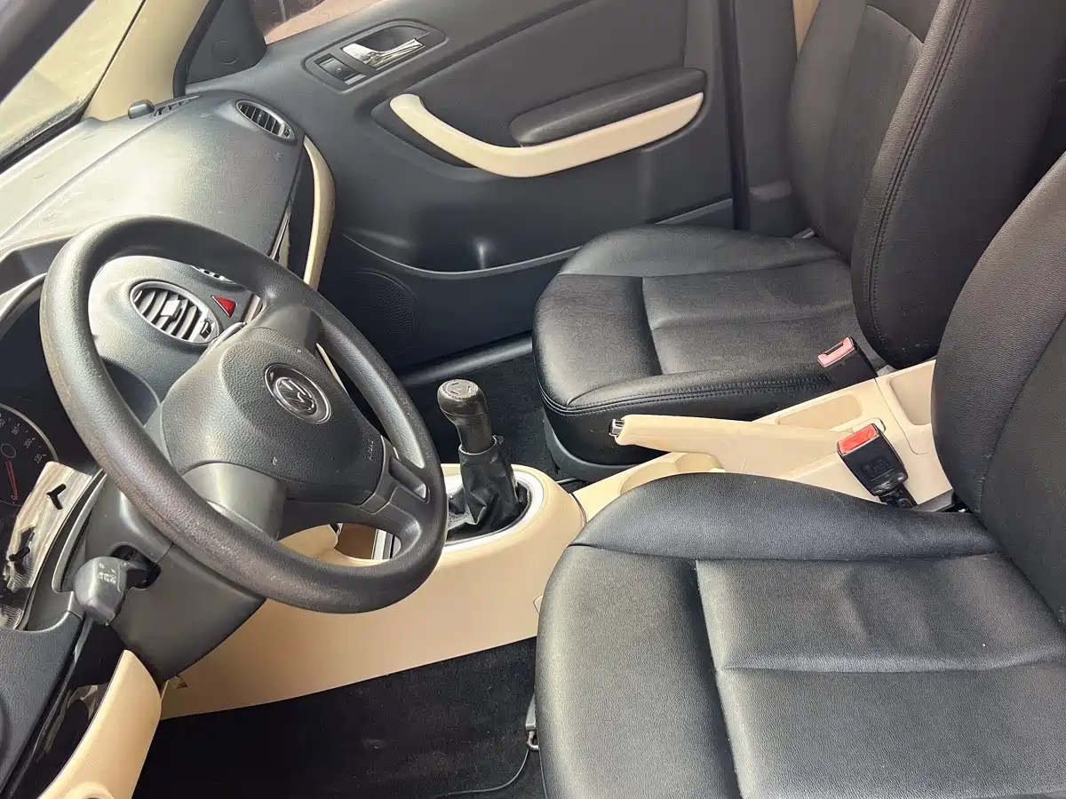 Volkswagen Lavida 2011 1.6L Manual Leisure Edition фото 6