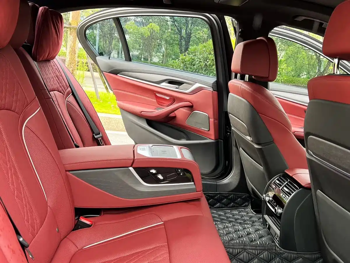 Photo 6 - BMW 5 Series