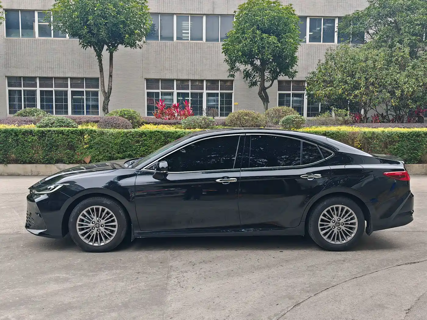 Фото 3 - Toyota Camry