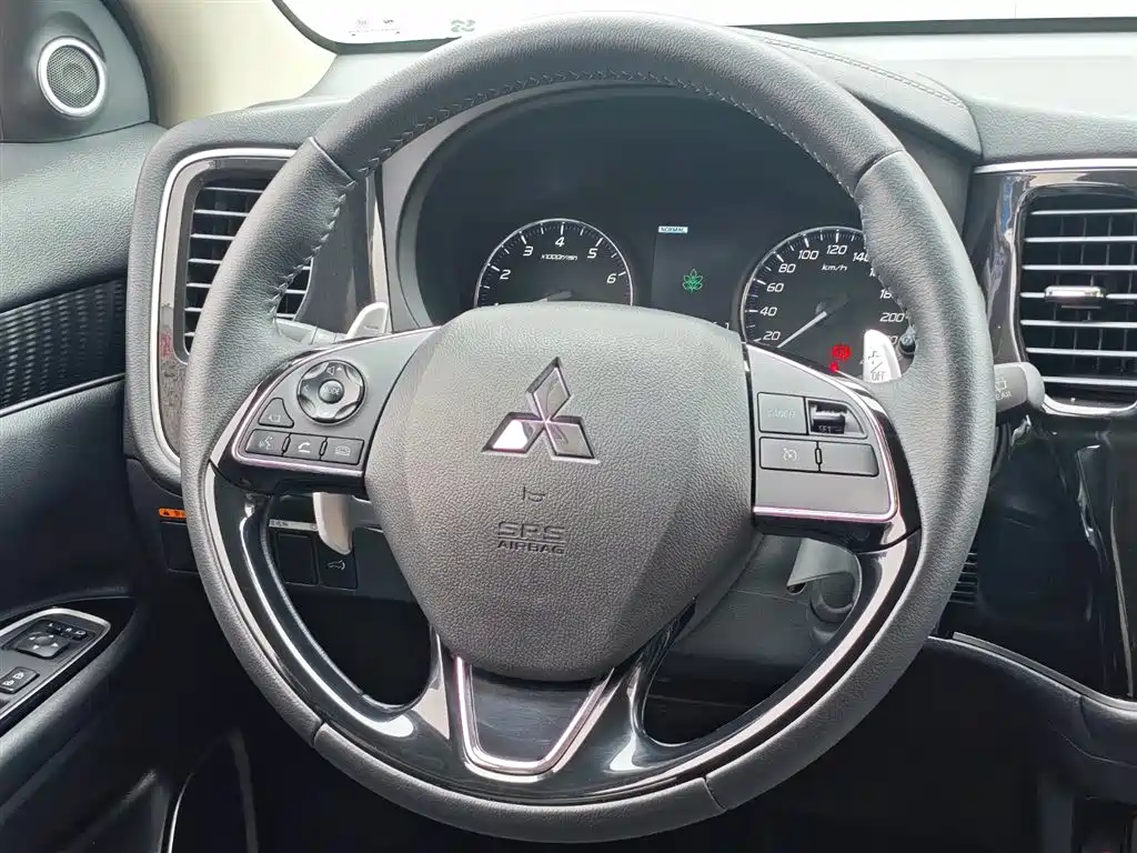 Mitsubishi Outlander 2022 2021 2.4L 4WD Deluxe Edition 7-Seater