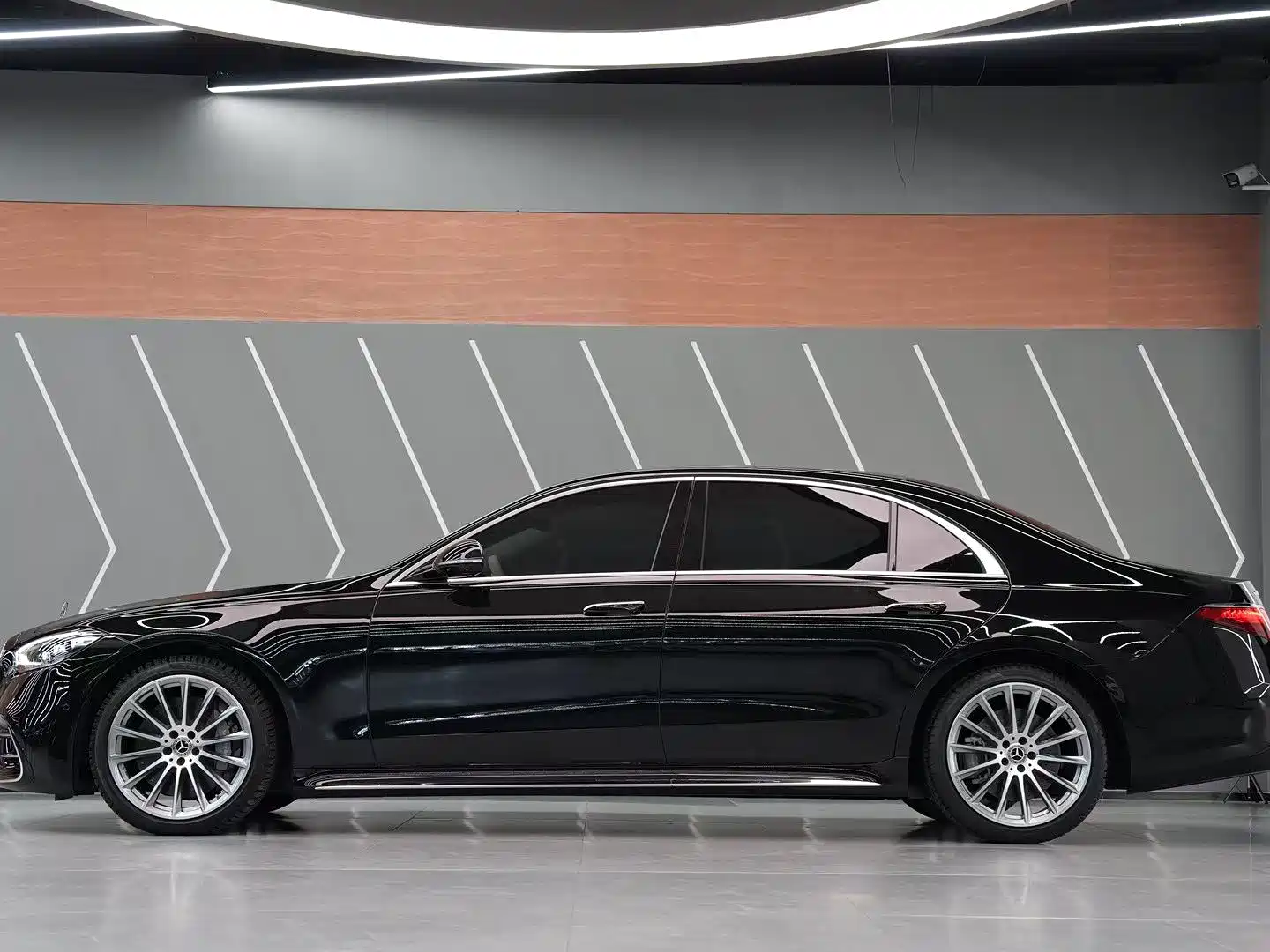 Photo 5 - Mercedes-Benz S-Class