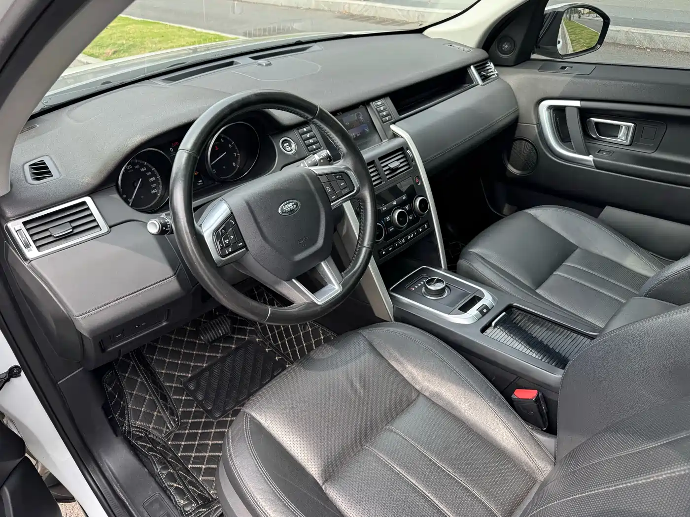 Land Rover Discovery Sport 2017 2.0T SE фото 3