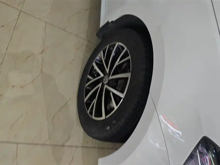 Volkswagen Lavida 2017 1.6L Automatic Trend Edition фото 6