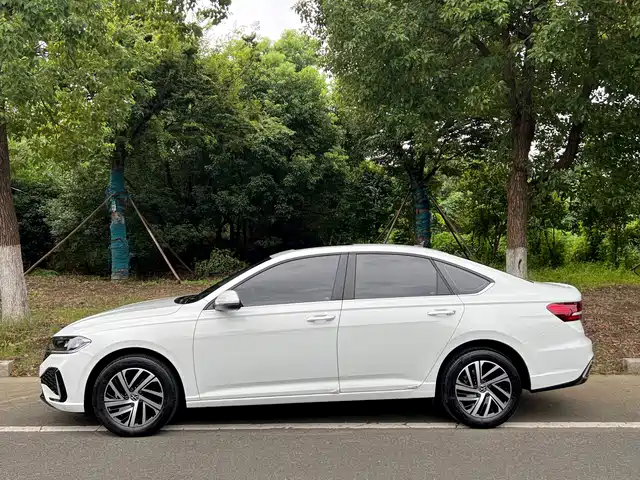Volkswagen Lavida 2024 Model 1.5L Automatic Starlight 5 Million Edition — фото 4