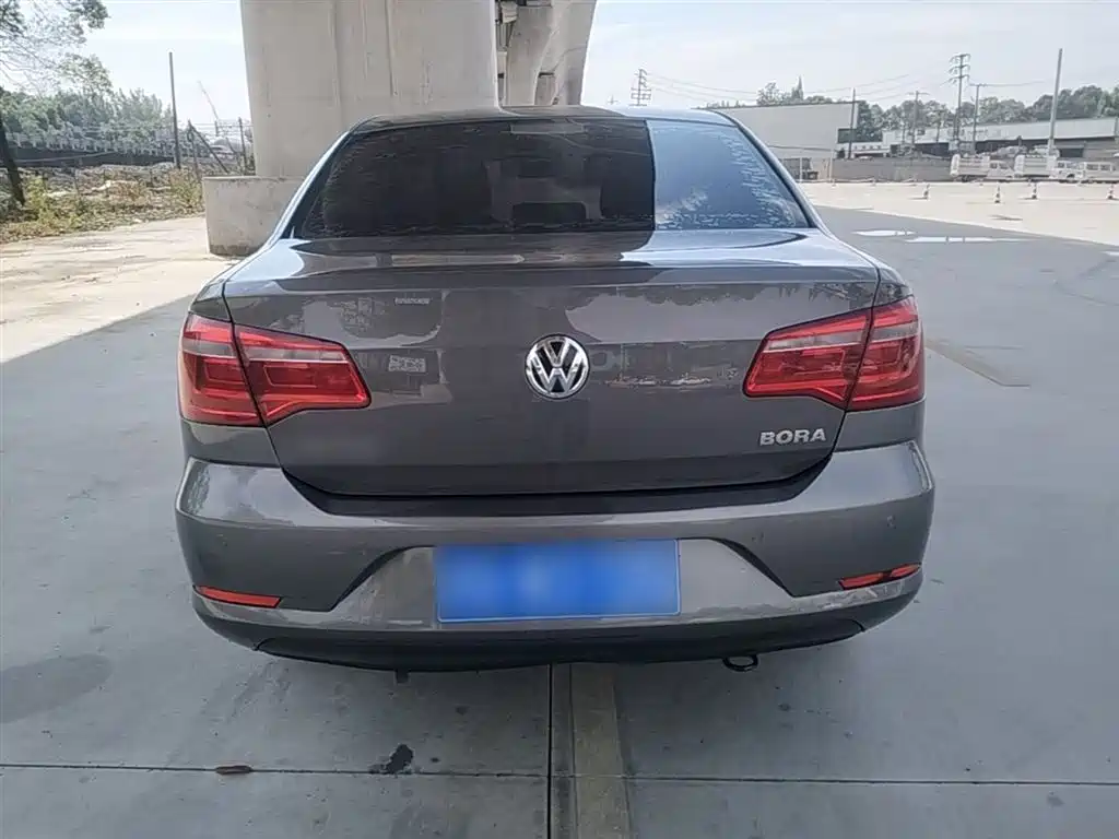 Volkswagen Bora 2014 1.6L Automatic Fashion Edition фото 6