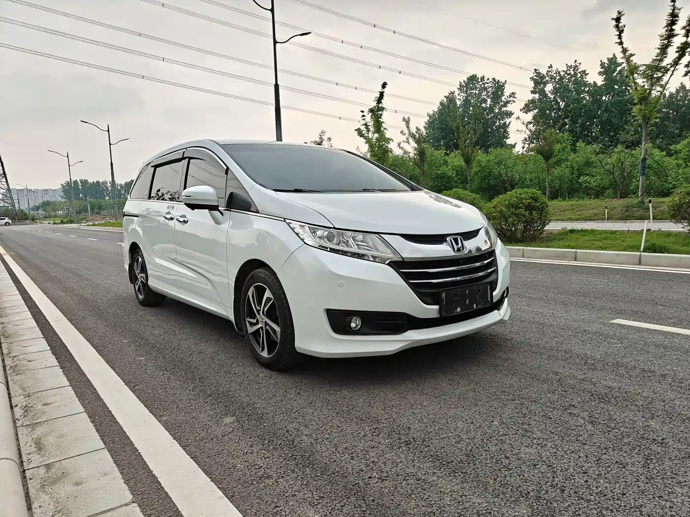 Honda Odyssey 2015 Facelift 2.4L Luxury Edition фото 3