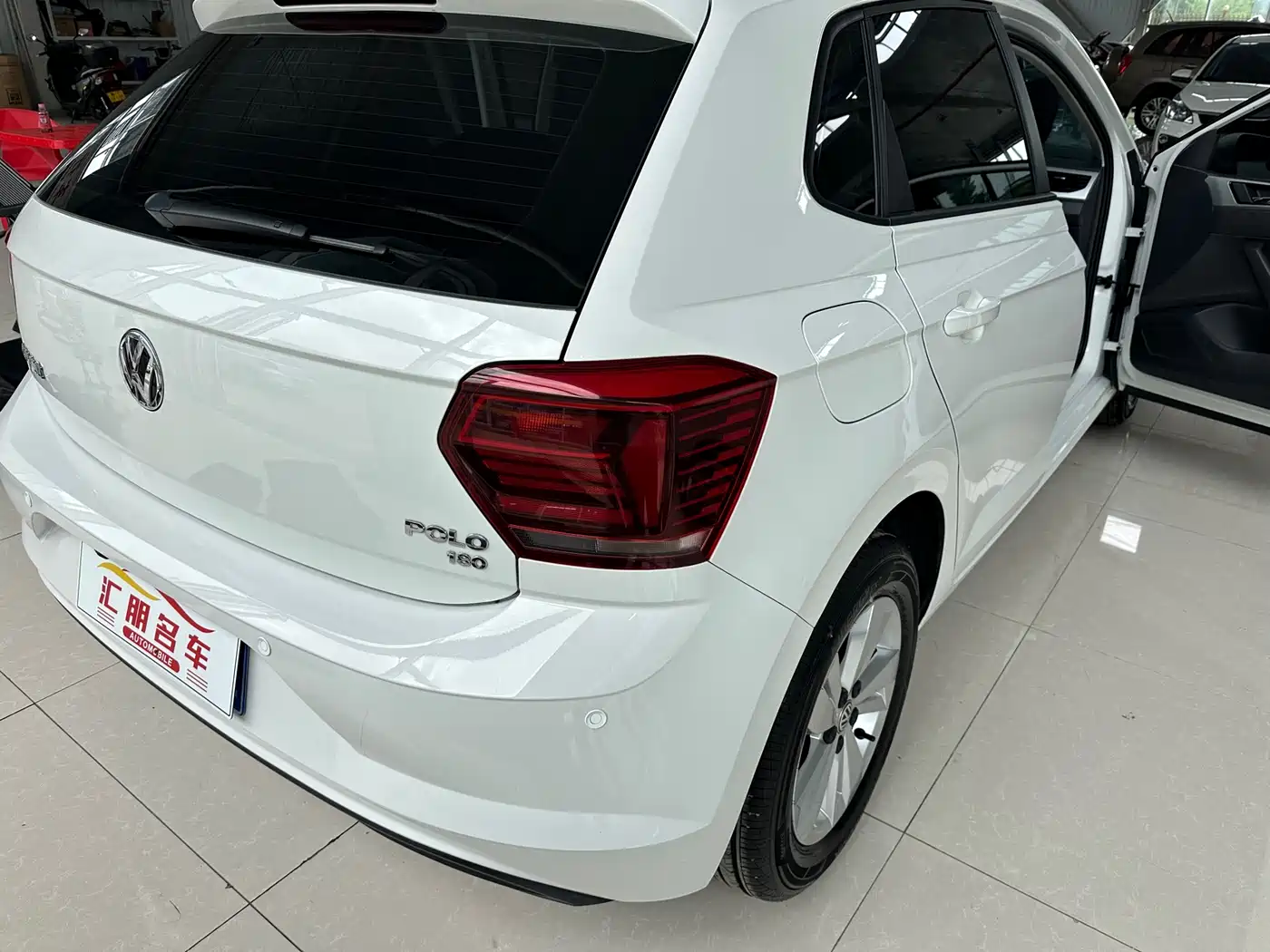 VOLKSWAGEN POLO