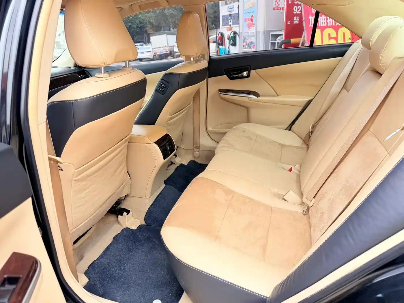 Toyota Camry 2016 2.5G 10th Anniversary Luxury Navigation Edition фото 8