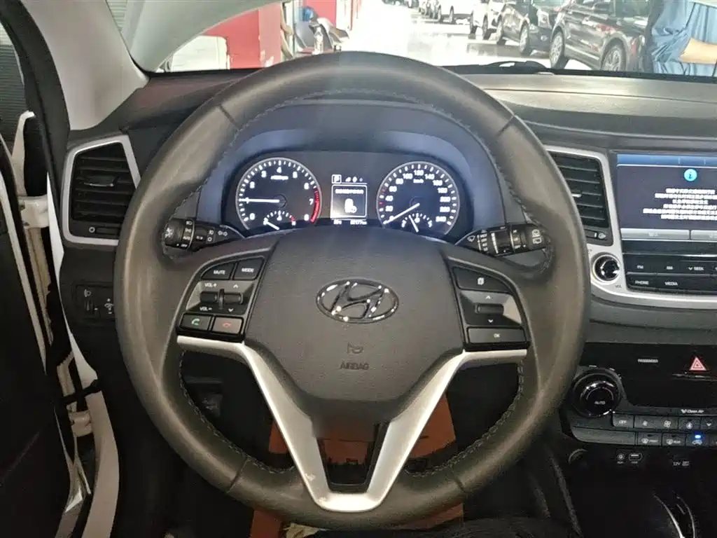 Hyundai Tucson 2015 1.6T Dual Clutch 2WD Smart фото 11