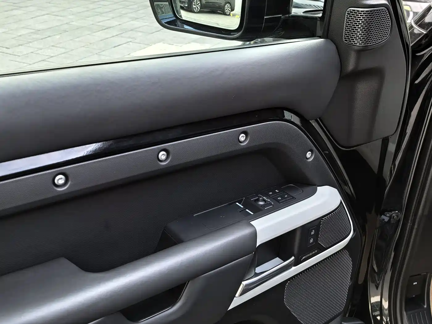 Land Rover Defender 2023 Facelift 90 3.0T P400 XS фото 4