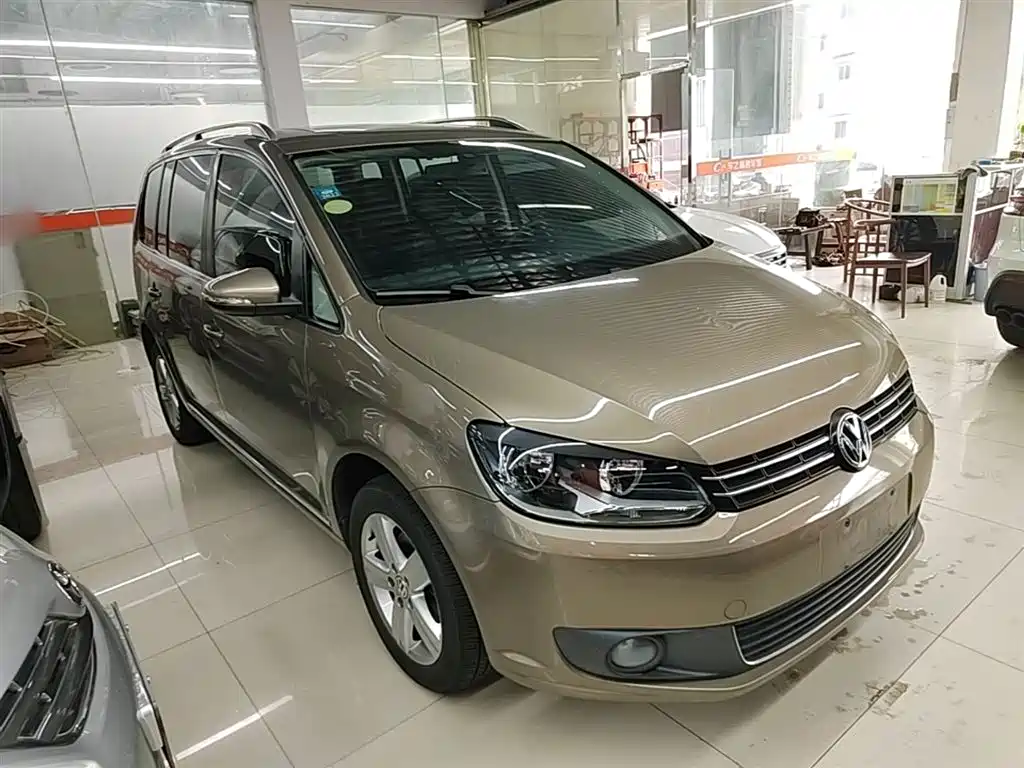 Volkswagen Touran 2015 1.4T DSG Comfort Edition 5-seater фото 4