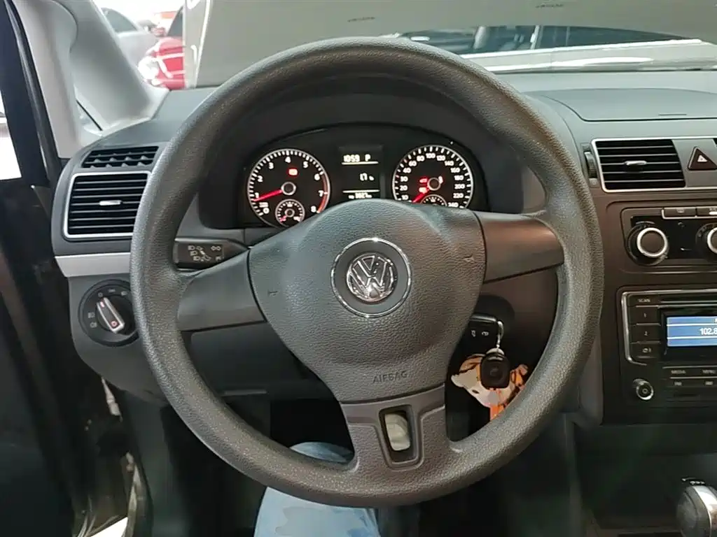 Volkswagen Touran 2015 1.4T DSG Comfort Edition 5-seater фото 11