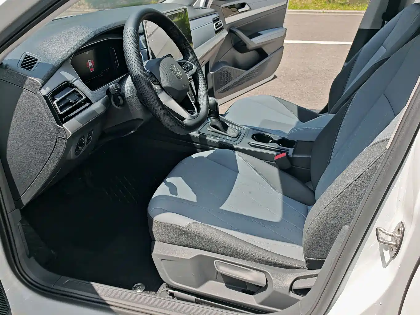 Volkswagen Lavida 2024 Model 1.5L Automatic Starlight 5 Million Edition фото 13