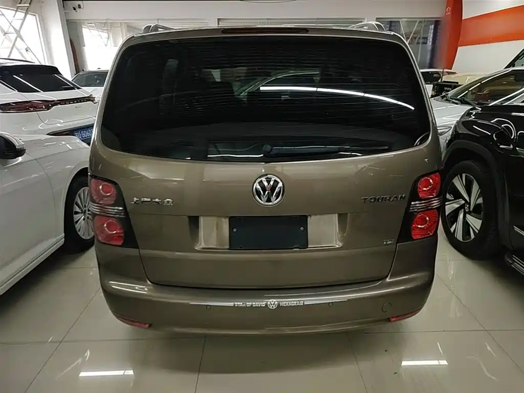 Volkswagen Touran 2015 1.4T DSG Comfort Edition 5-seater фото 6