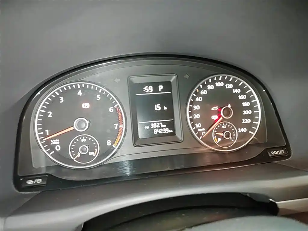 Volkswagen Touran 2015 1.4T DSG Comfort Edition 5-seater фото 12