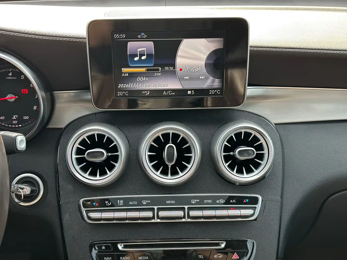 Mercedes-Benz GLC 2018 Facelift GLC 200 4MATIC фото 16