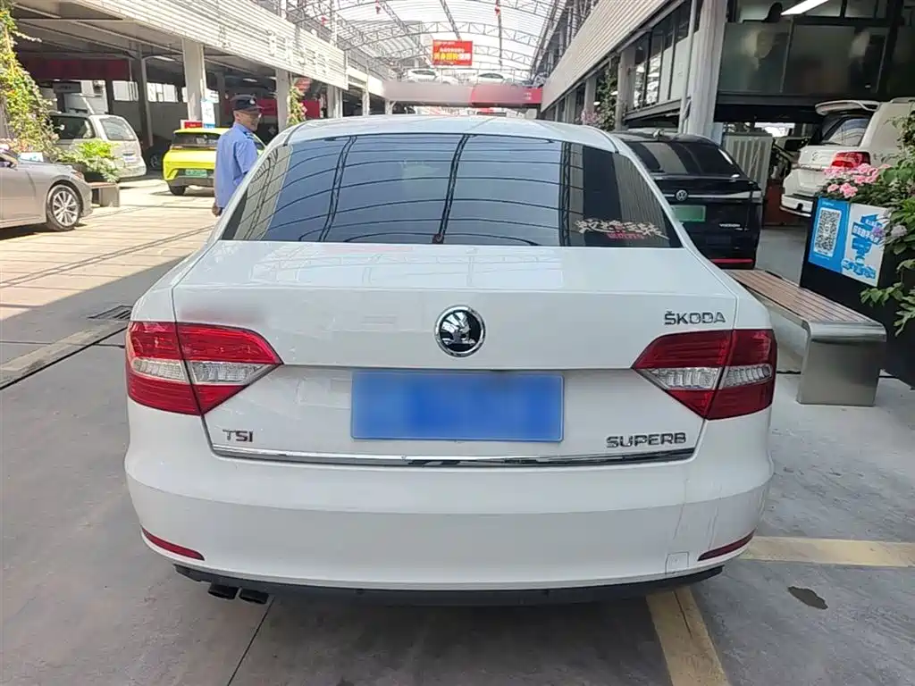 Škoda Superb 2013 1.8TSI Automatic Elegance Edition фото 6