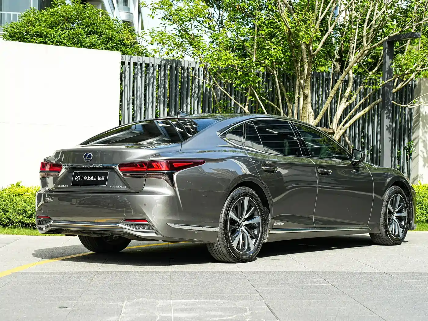 Lexus LS 2021 500h Excellence Edition фото 4