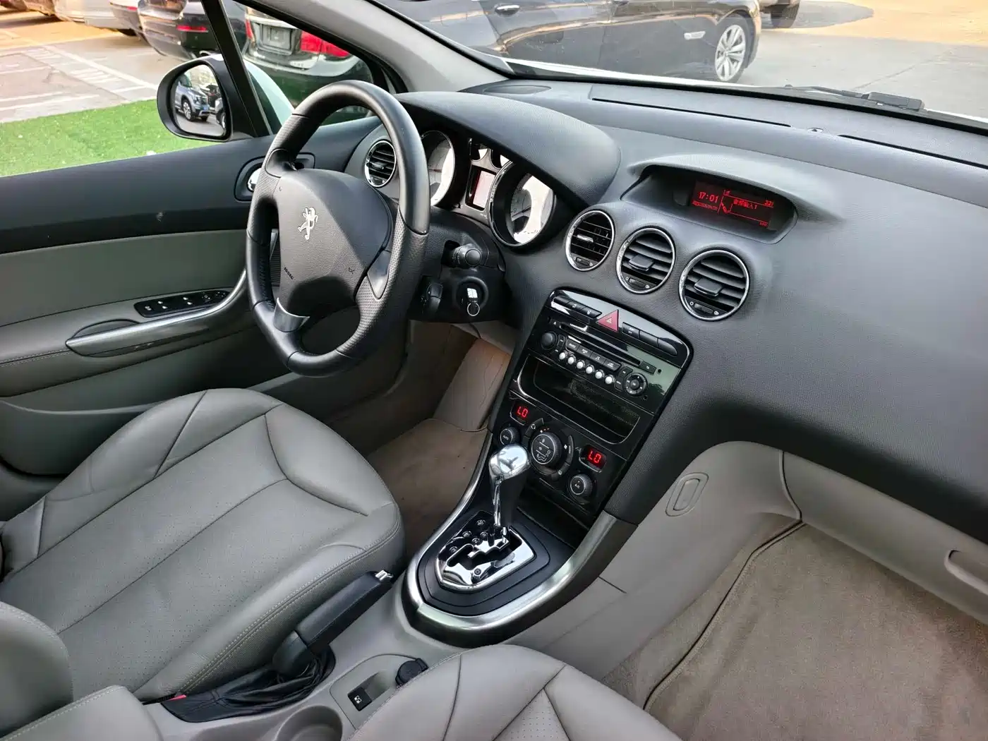 Peugeot 308 (Import) 2012 1.6T SW Luxury фото 15