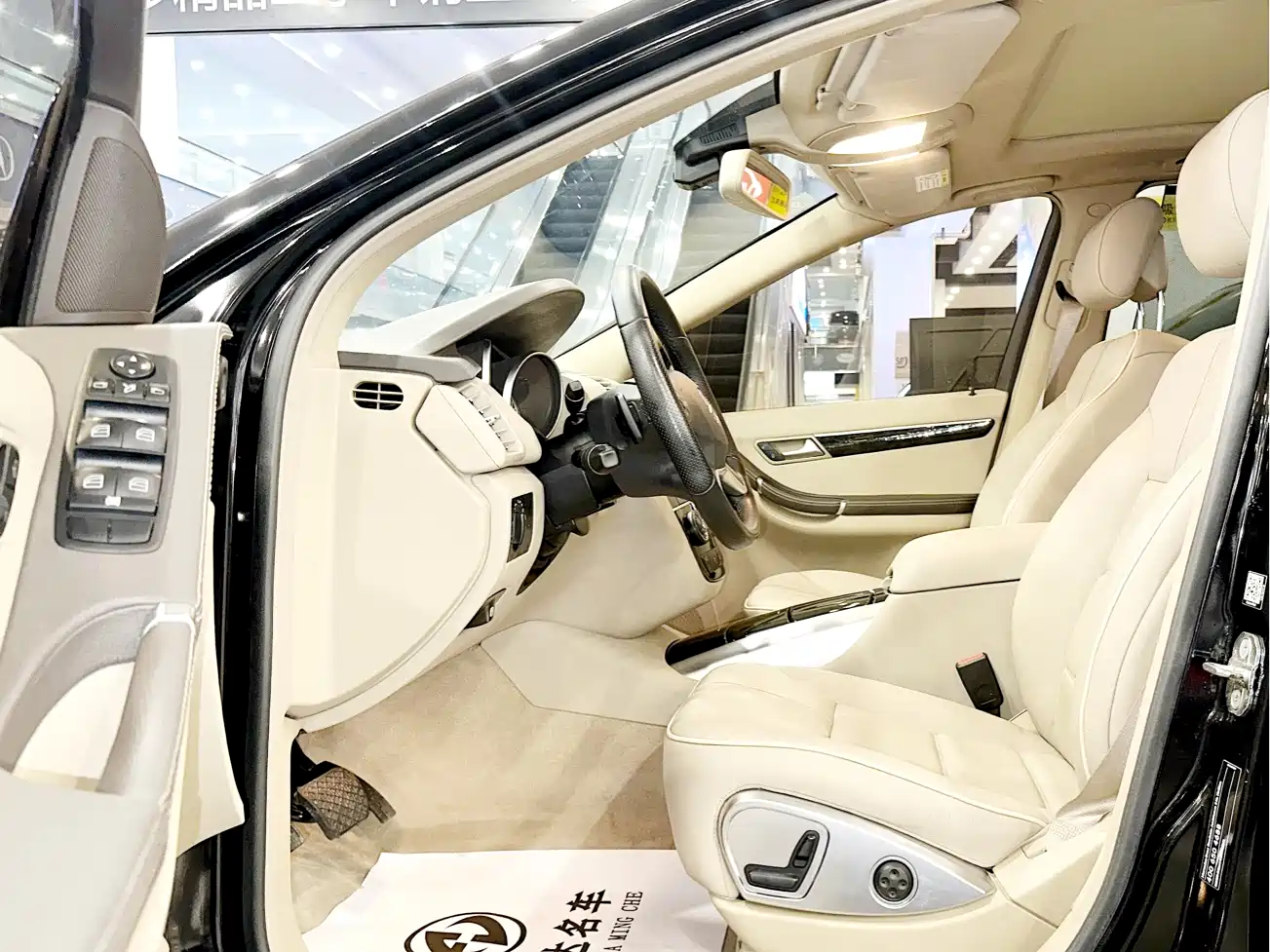 Mercedes-Benz R-Class 2017 R 320 4MATIC Luxury Collector's Edition фото 6