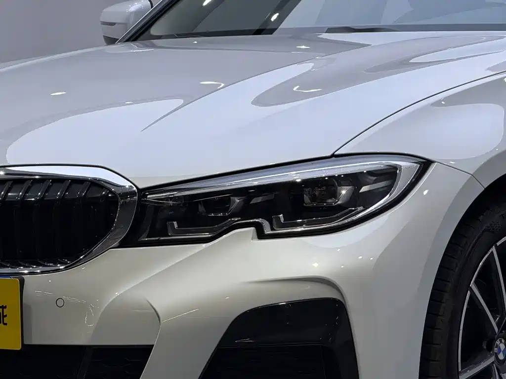 Photo 6 - BMW 3 Series