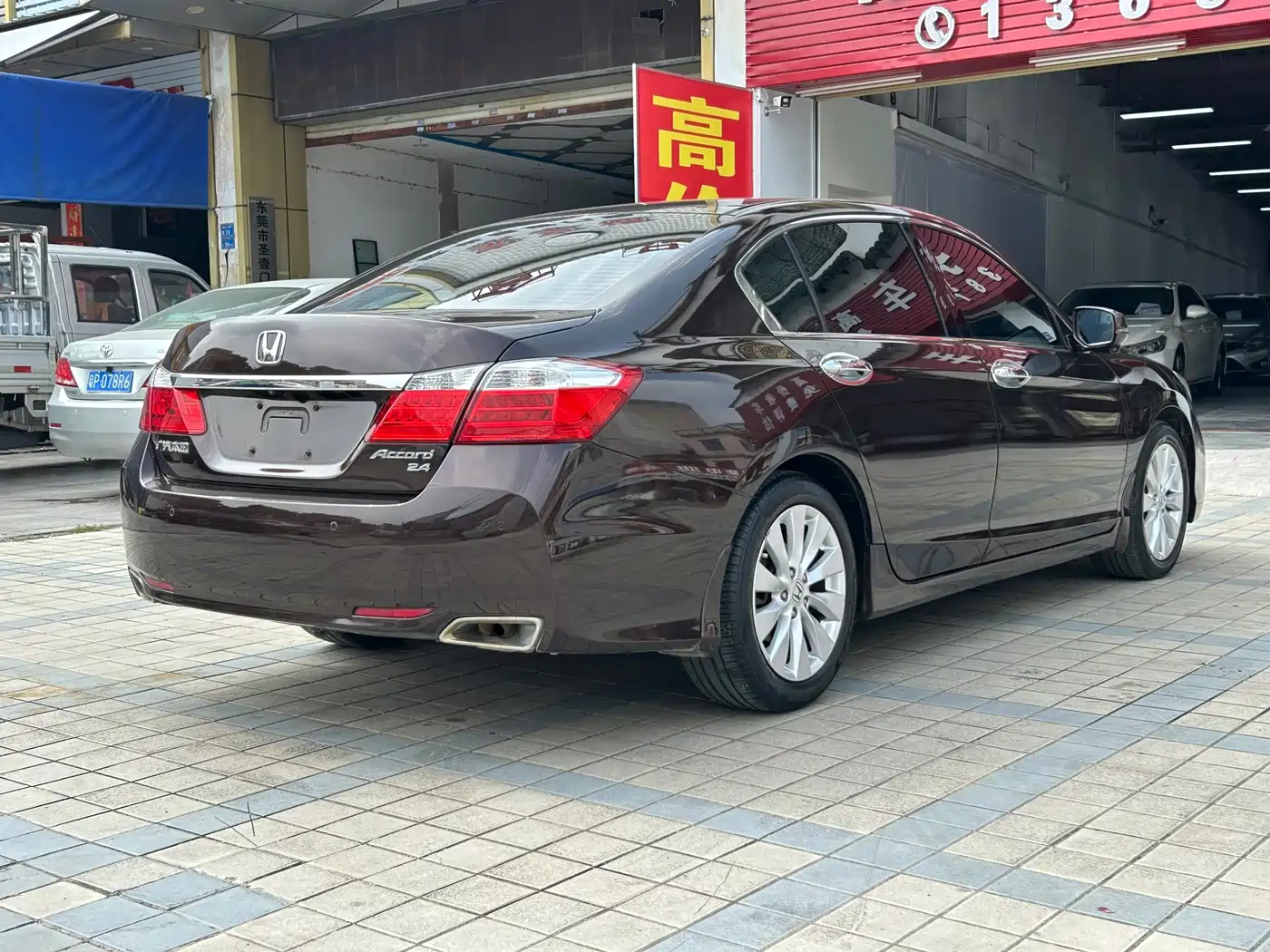 Фото 13 - Honda Accord