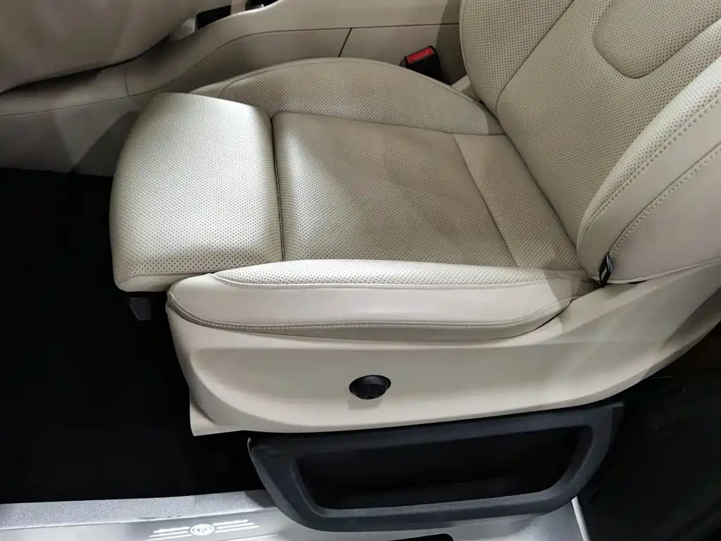 Mercedes-Benz V-Class 2022 V 260 L Long Wheelbase Luxury Edition фото 20