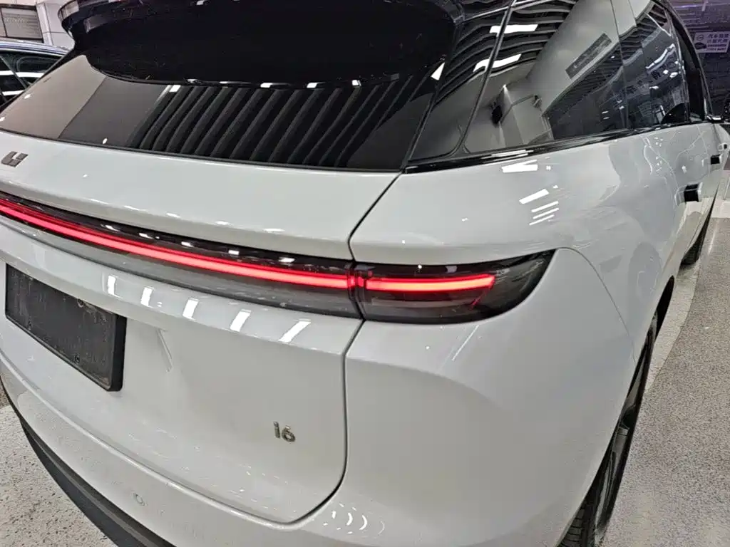 Фото 8 - Li Auto i6