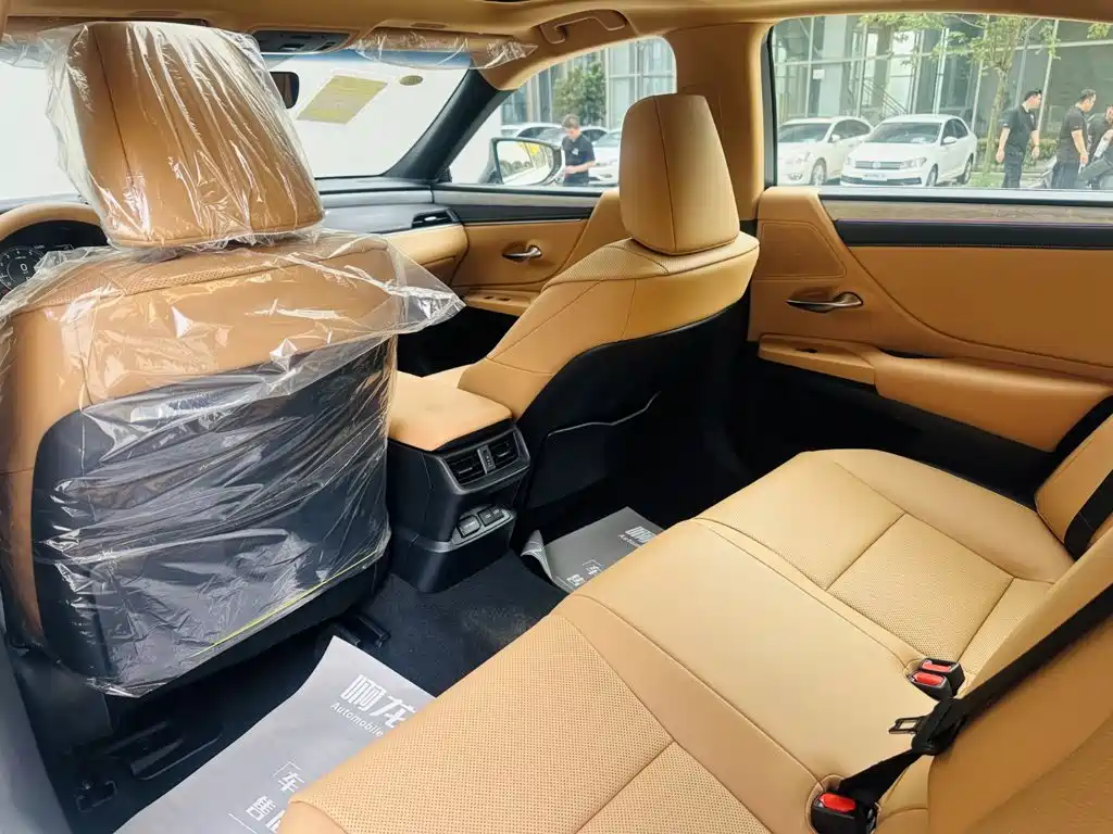Lexus ES 2026 2025 200 Ultimate Edition