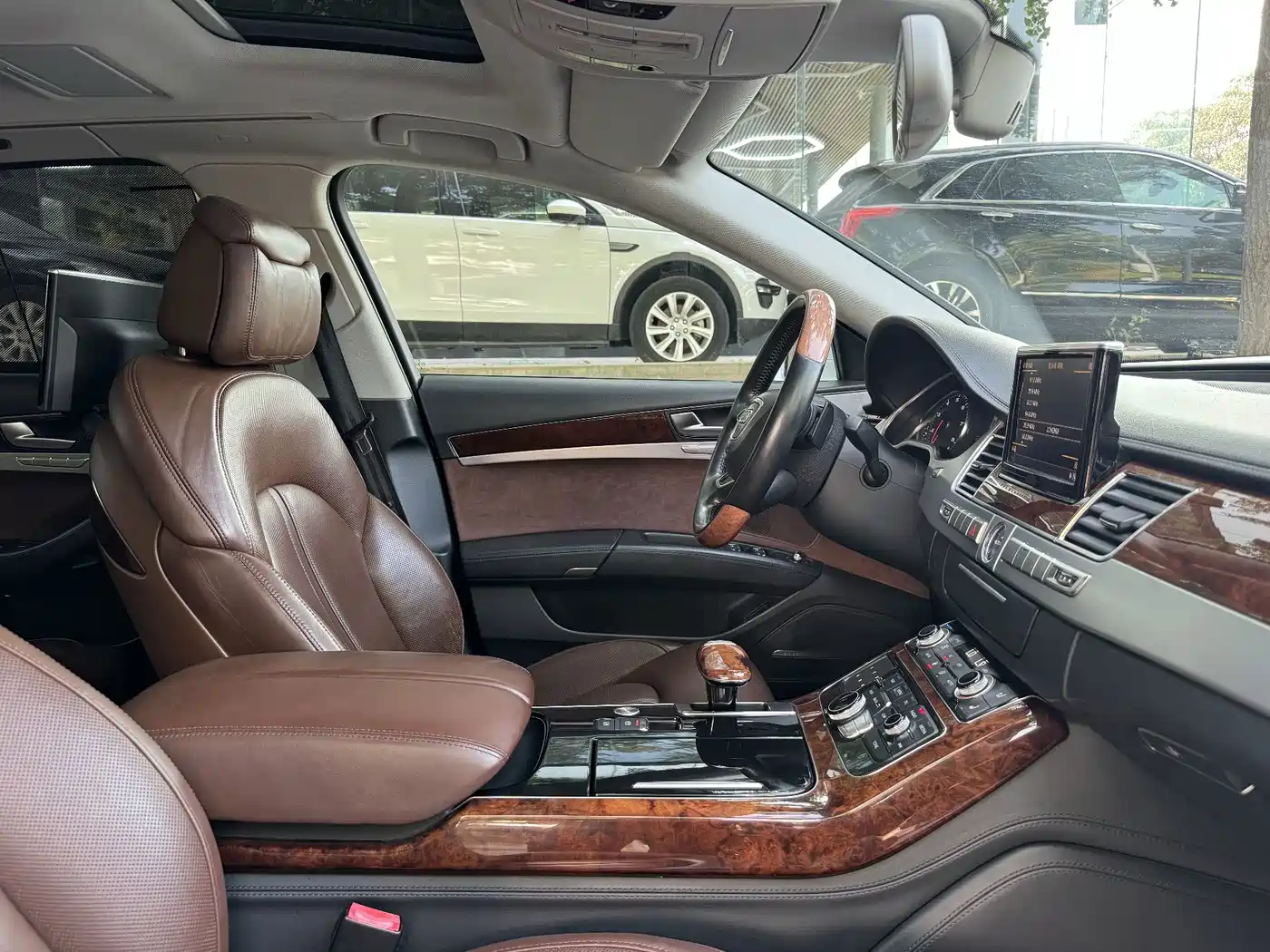 Фото 25 - Audi A8