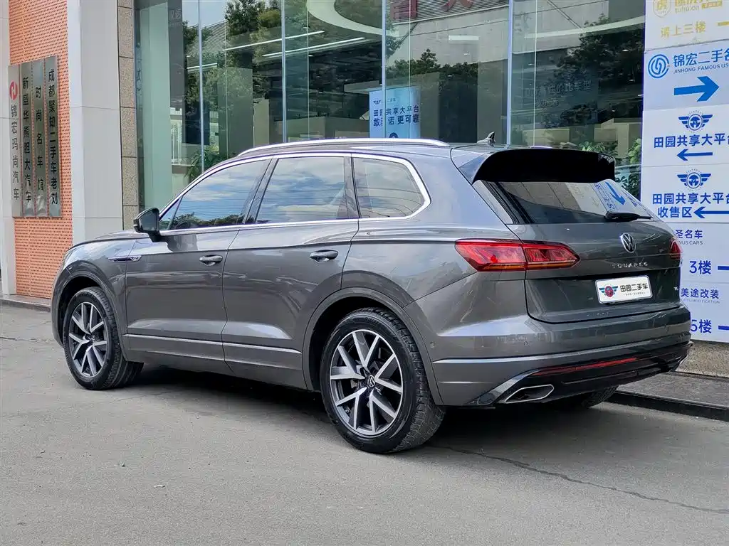 VOLKSWAGEN TOUAREG