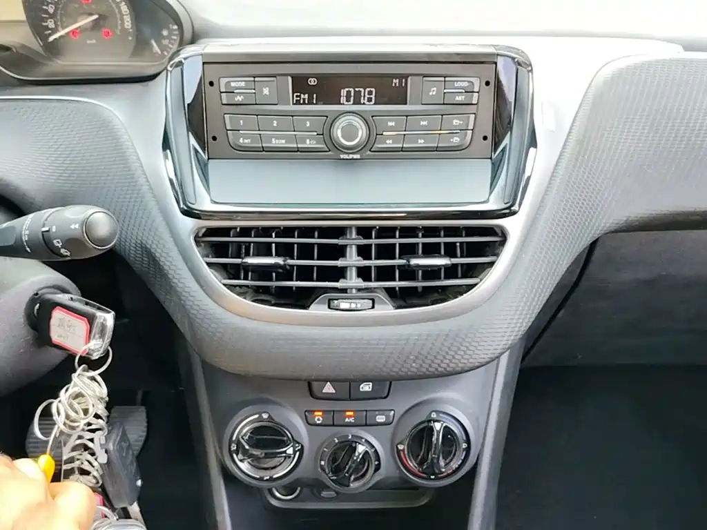 Photo 13 - Peugeot 2008