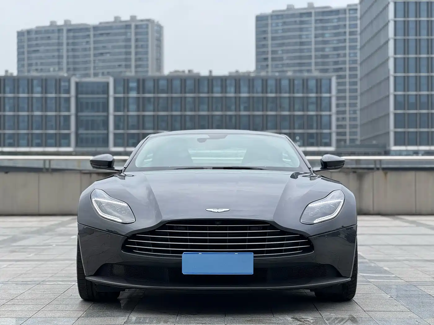 ASTON MARTIN DB11