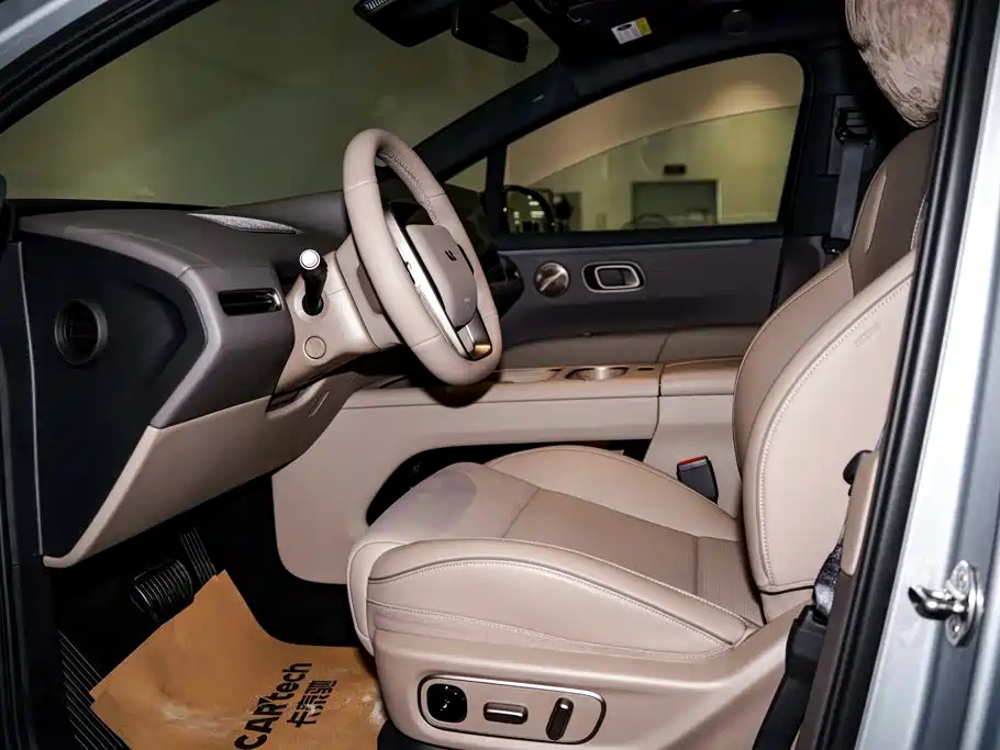 Li Auto i6 2026 2025 2WD Base Model